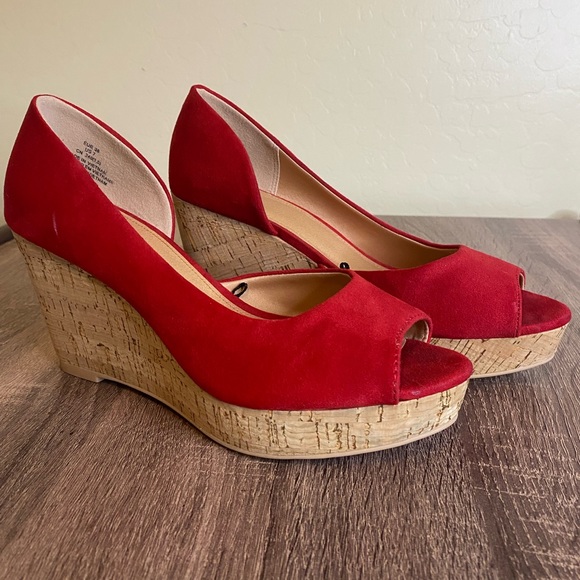 NWOT H&M Red Peep Toe Wedges Size 7 - Picture 10 of 11